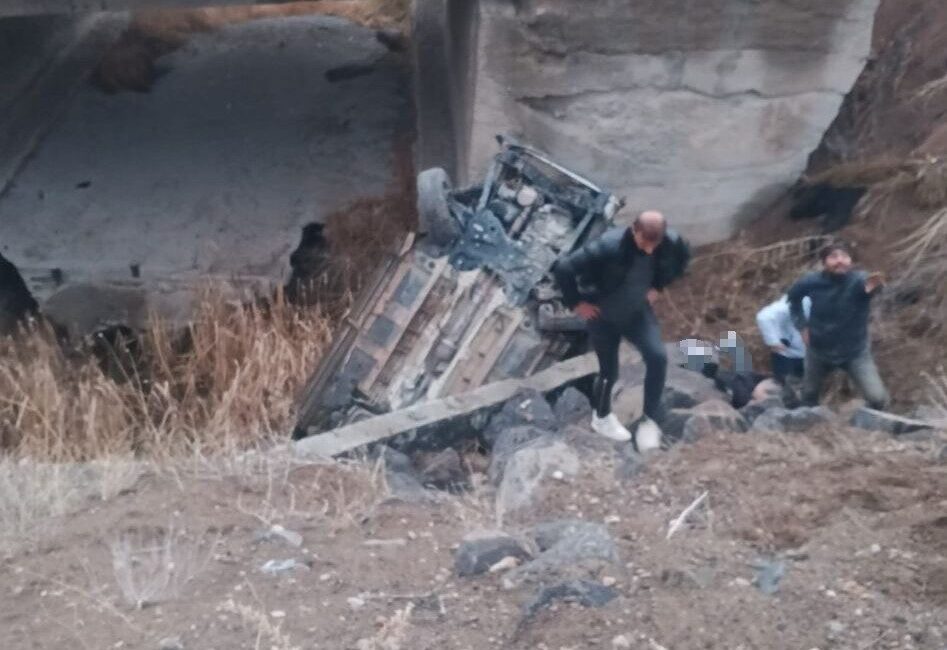 Sivas-Malatya karayolunda meydana gelen kazada M.Ö. idaresindeki araç kontrolden çıkarak