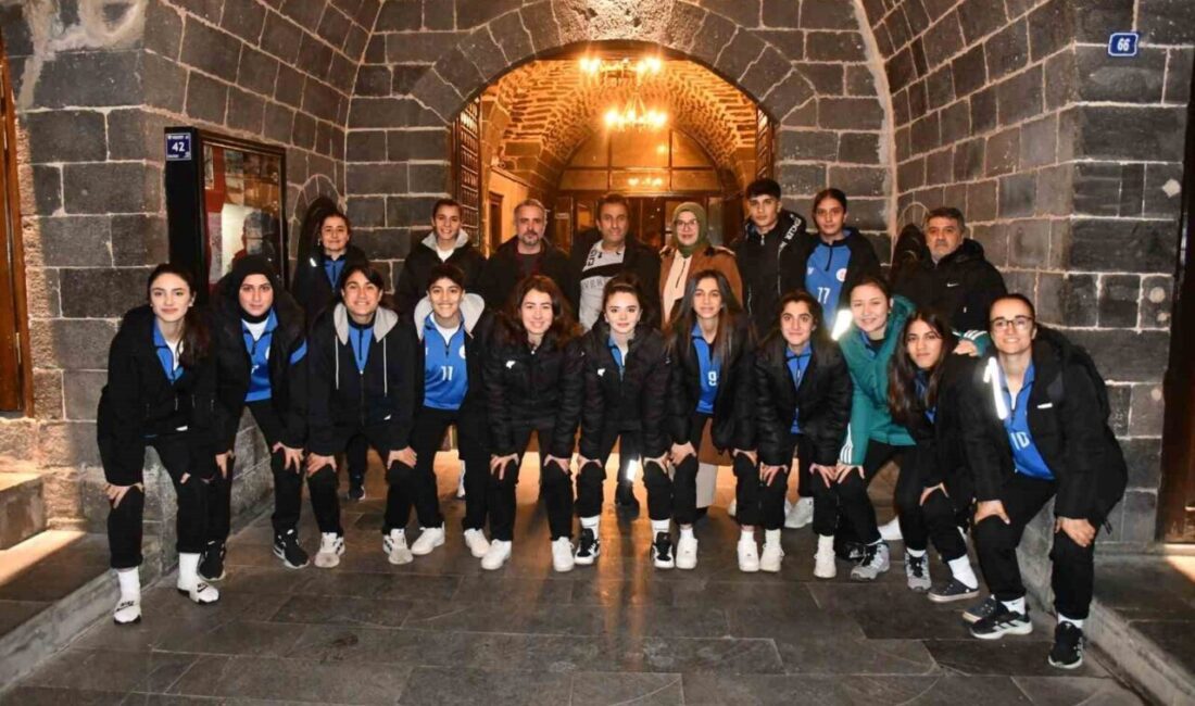 Ağrı Kadın Futbol Takımı, Siverek'e giderken maddi zorluklar yaşasa da