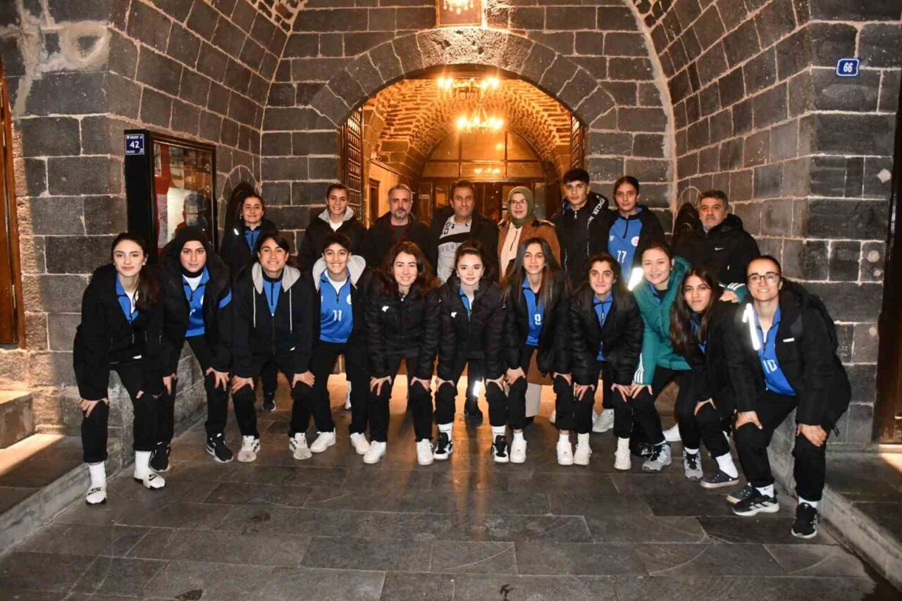 Ağrı Kadın Futbol Takımı, Siverek'e giderken maddi zorluklar yaşasa da