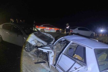 Siverek’te Kafa Kafaya Çarpışan İki Otomobilde 7 Kişi Yaralandı, Durumu Ağır İki Yaralı Var