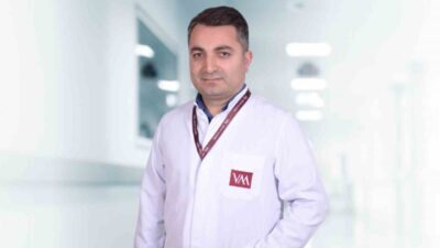 Doç. Dr. Hanifi Üçpunar, skolyozun doğru yaklaşımla yönetilebileceğini belirtti. Hafif