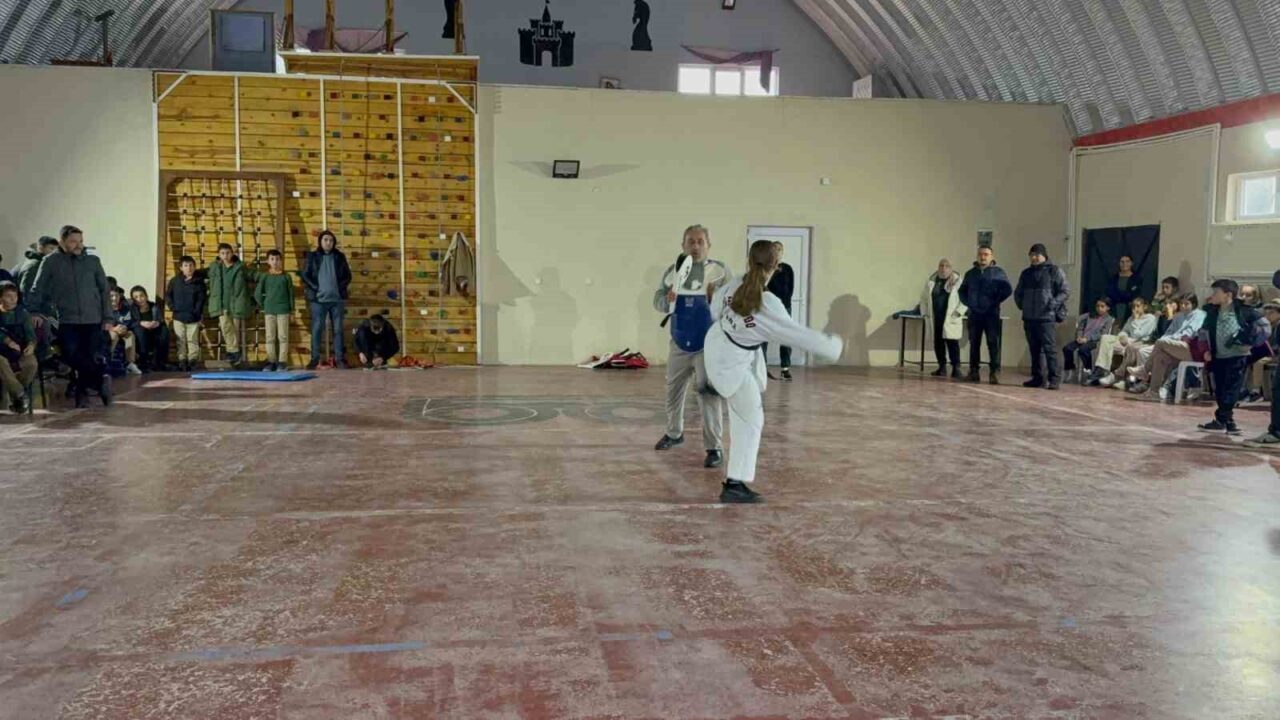 Kütahya'nın Pazarlar ilçesinde, Pazarlar Spor Lisesi tarafından Sofular Ortaokulu'nda düzenlenen