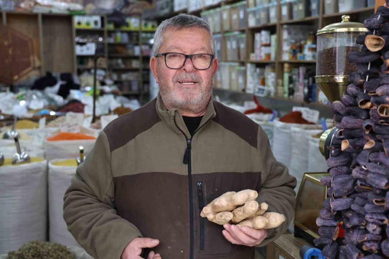 Kırşehir’de Baharatçılar Kış Öncesi Bitki Çayları ile Bağışıklığı Güçlendirmeyi Öneriyor