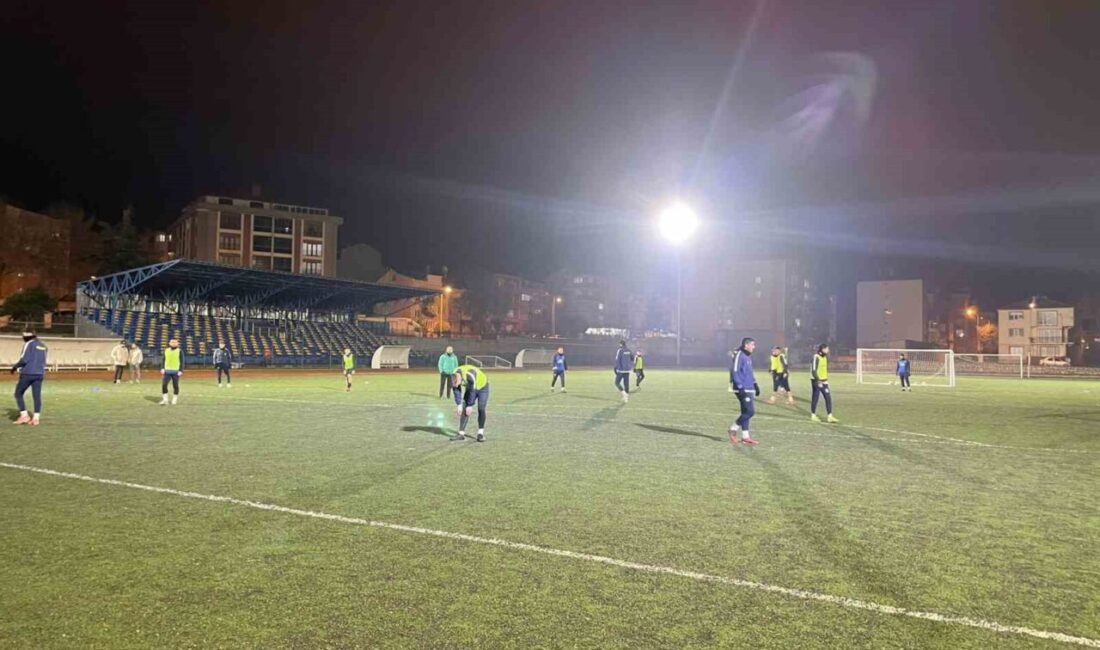 Söğütspor, Eşme Belediyespor Maçına Hazırlıklarını Sürdürüyor Bölgesel Amatör Lig'de mücadele eden Söğütspor, Eşme Belediyespor ile oynayacağı