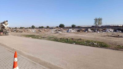 Adana'nın Ova Mahallesi'nde 19 yaşındaki Murat İnanmaz, sabah saatlerinde bıçaklanarak