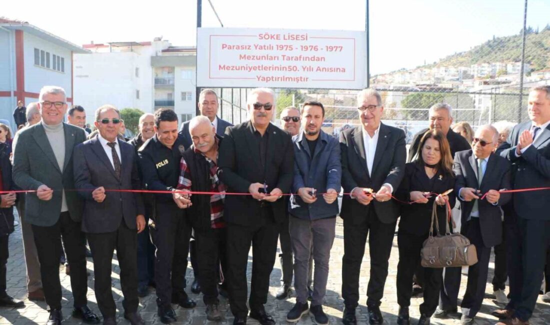 Söke Anadolu Lisesi’nde İki Yeni Eğitim Alanı Hizmete Açıldı Söke Anadolu Lisesi, mezunları tarafından yaptırılan voleybol sahası ve Milli
