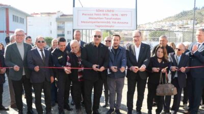Söke Anadolu Lisesi, mezunları tarafından yaptırılan voleybol sahası ve Milli