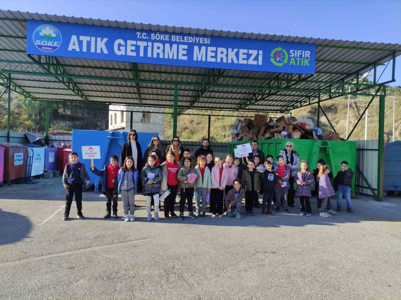 Söke’de Yeni “Atık Getirme Merkezi” Resmen Faaliyete Geçti Söke Belediyesi'nin Kemalpaşa Mahallesi'nde bulunan geri dönüşüm tesisi, Çevre Bakanlığı
