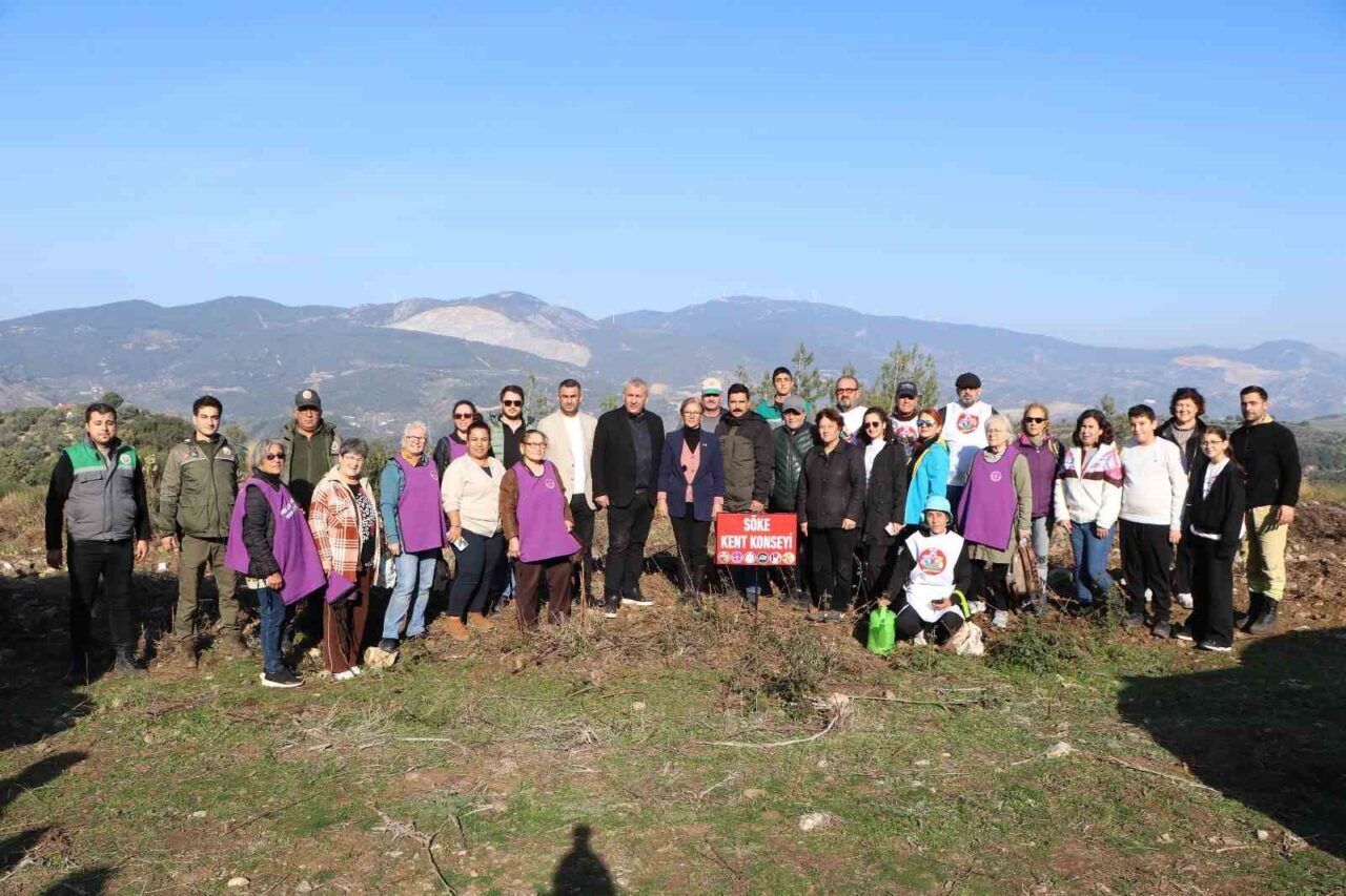 Söke Kent Konseyi, Çevre Bilincini Yükseltmek İçin Fidan Dikimi Etkinliği Düzenledi Söke Kent Konseyi, çevre bilincini artırmak için fidan dikim etkinliği