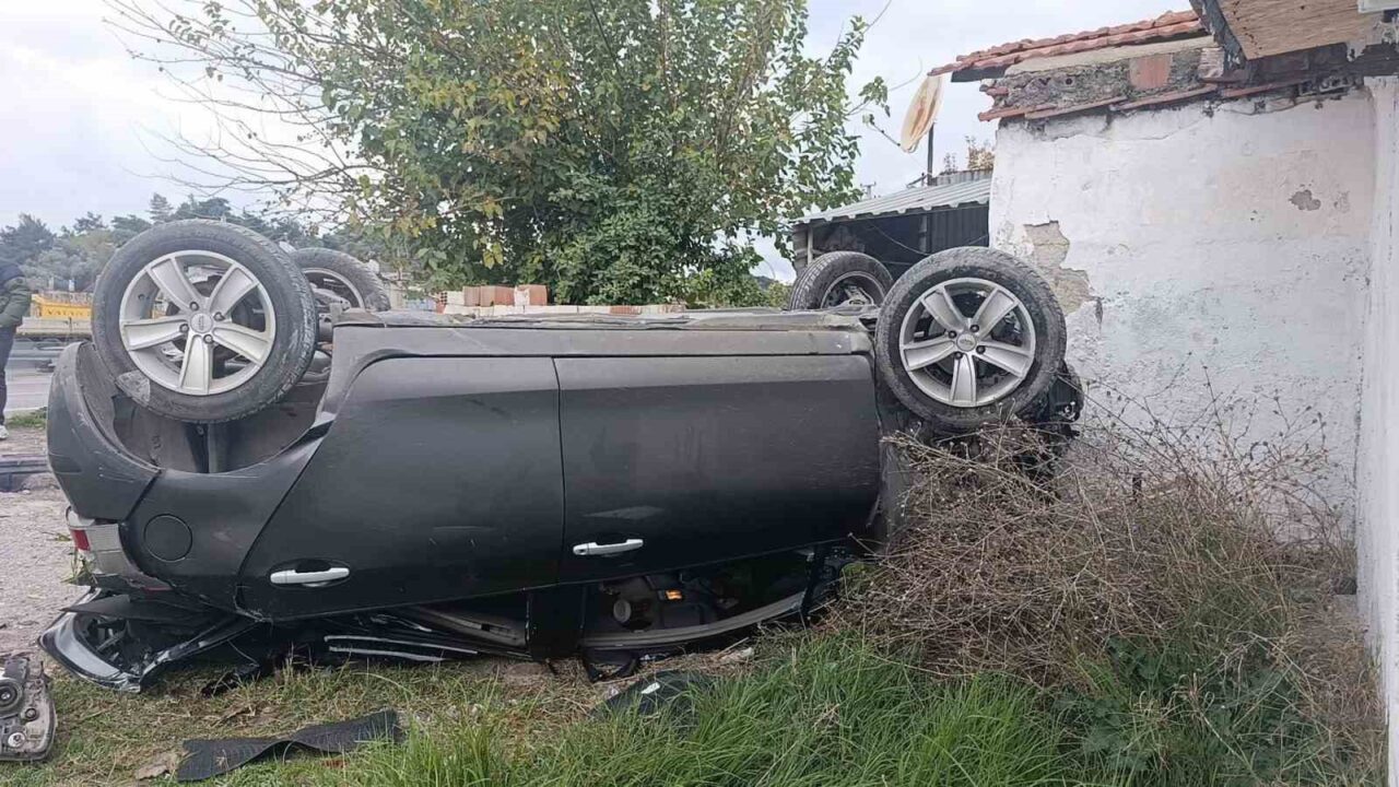 Söke ilçesinde Dilara Ö.'nün kullandığı otomobil, direksiyon hakimiyetinin kaybedilmesi sonucu