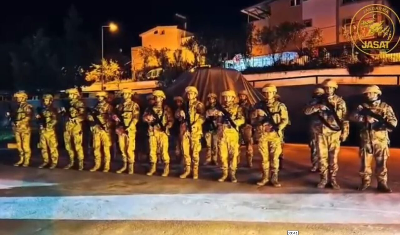 Aydın'ın Söke ilçesinde sosyal medya üzerinden silahlı paylaşımlar yapan dört