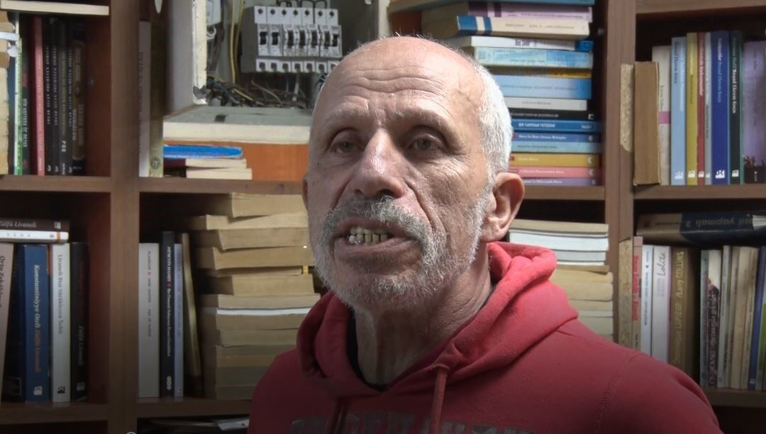 Sosyal medyada "Kitap okumak cahilliktir" paylaşımında bulunan sahaf Fırat Ergenekon,