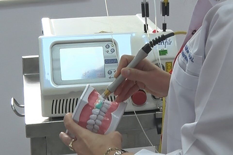 Diş Hekimi Doç. Dr. Gülhan Ünal, sosyal medya üzerinden satılan