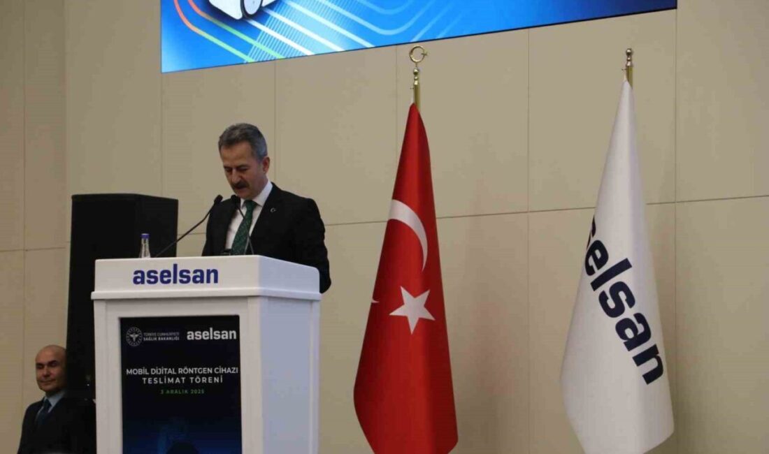 Savunma Sanayii Başkanı Haluk Görgün, ASELSAN'ın sağlığa yönelik geliştirdiği mobil