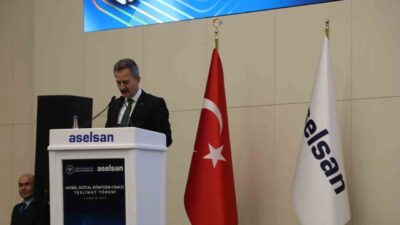 Savunma Sanayii Başkanı Haluk Görgün, ASELSAN'ın sağlığa yönelik geliştirdiği mobil