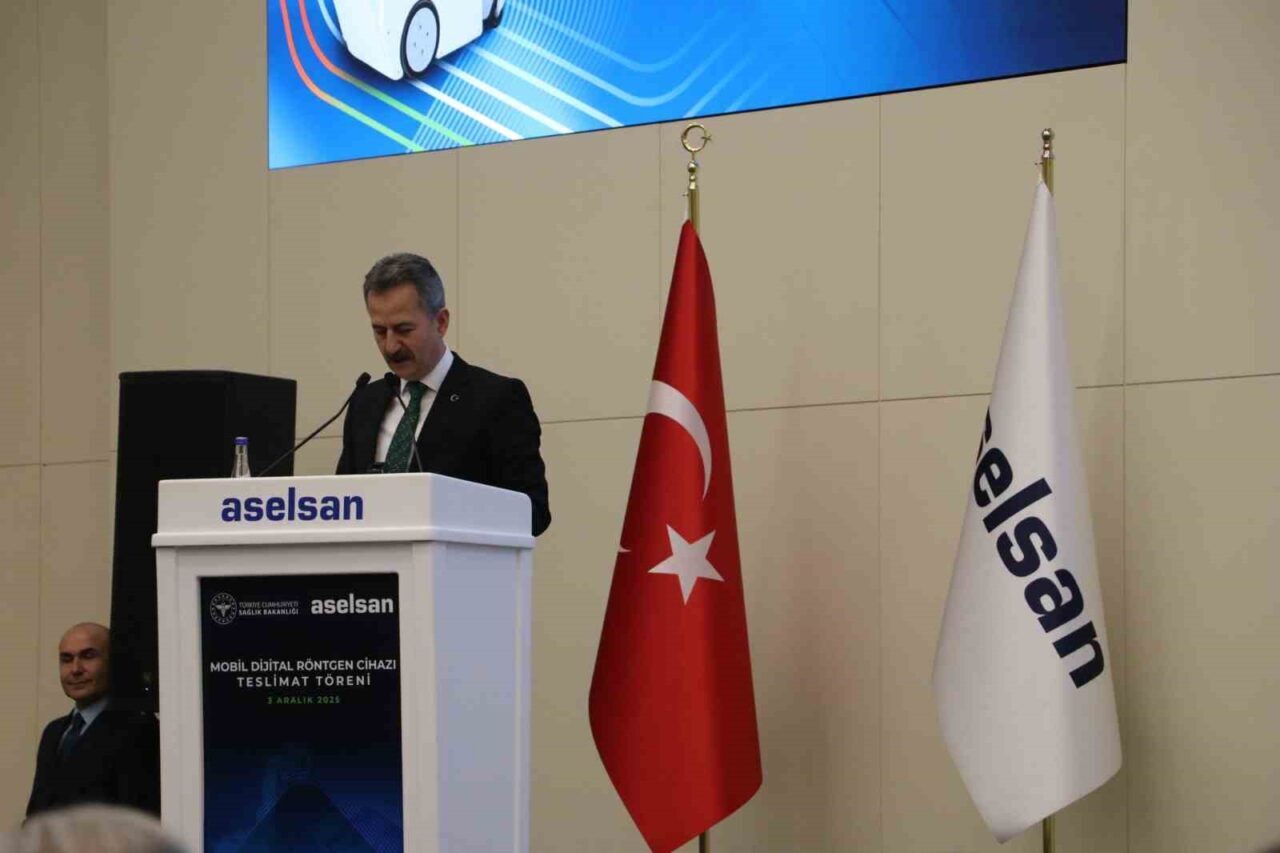 Savunma Sanayii Başkanı Haluk Görgün, ASELSAN'ın sağlığa yönelik geliştirdiği mobil