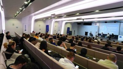 Medipol Sağlık Grubu'nun düzenlediği panelde uzmanlar, kronik stresin vücuda etkilerini