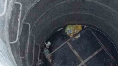 Hatay’ın Antakya ilçesinde su kuyusuna düşen yavru kedi, itfaiye ekipleri