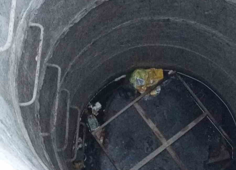 Antakya’da Su Kuyusuna Düşen Yavru Kedi, İtfaiye Ekipleri Tarafından Kurtarıldı Hatay’ın Antakya ilçesinde su kuyusuna düşen yavru kedi, itfaiye ekipleri