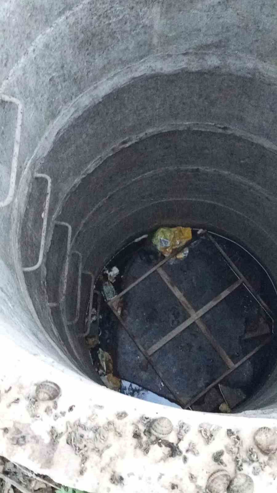 Hatay’ın Antakya ilçesinde su kuyusuna düşen yavru kedi, itfaiye ekipleri