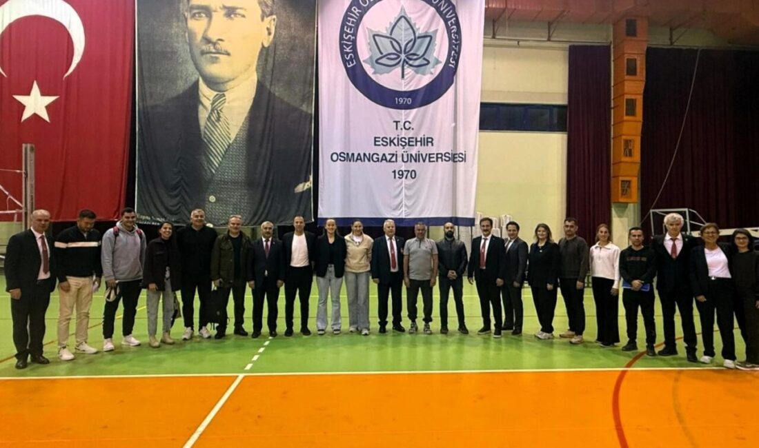 Sakarya Uygulamalı Bilimler Üniversitesi (SUBÜ) voleybol takımları, Eskişehir'de düzenlenen Türkiye