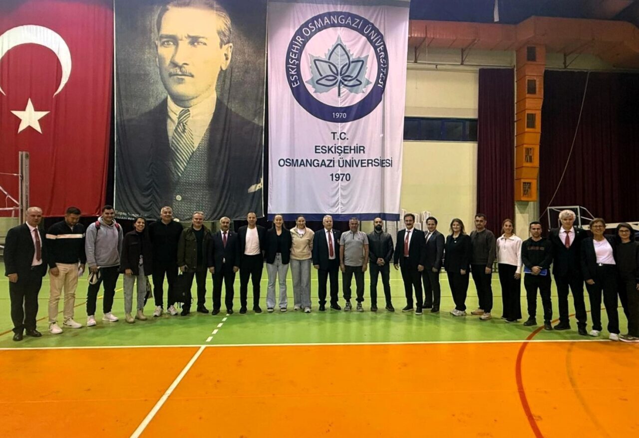 Sakarya Uygulamalı Bilimler Üniversitesi (SUBÜ) voleybol takımları, Eskişehir'de düzenlenen Türkiye