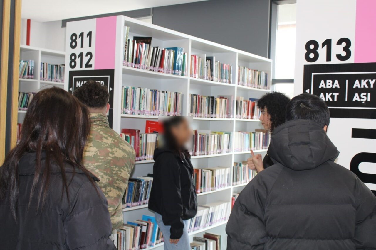 Eskişehir’de Suça Sürüklenen Çocuklar, Kütüphane Ziyaretiyle Okuma Kültürünü Öğreniyor