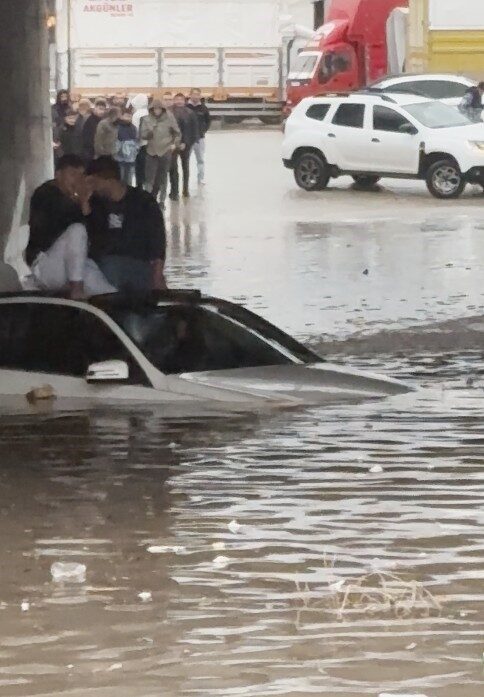 Antalya'nın Demre ilçesinde etkili olan sağanak ve dolu yağışı nedeniyle