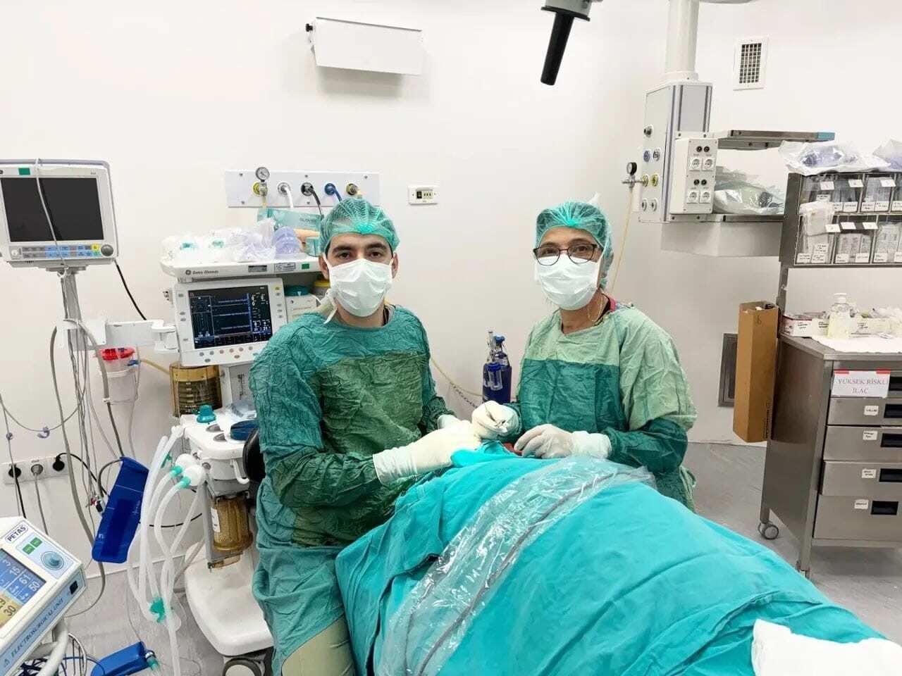 Afyonkarahisar Şuhut Devlet Hastanesi'nde Op. Dr. Abdullah Çalışkan önderliğinde gerçekleştirilen