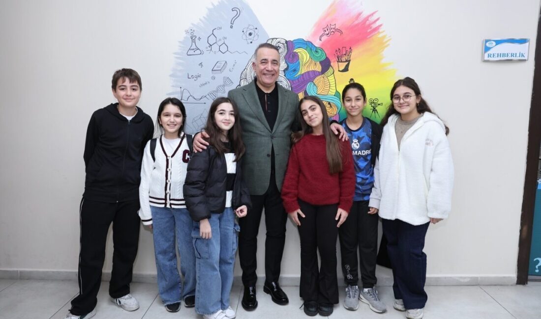 Sultangazi Belediye Başkanı Dursun, Bilim Merkezi’nde Gençlerle Buluştu Sultangazi Belediye Başkanı Abdurrahman Dursun, Prof. Dr. Necmettin Erbakan Bilim