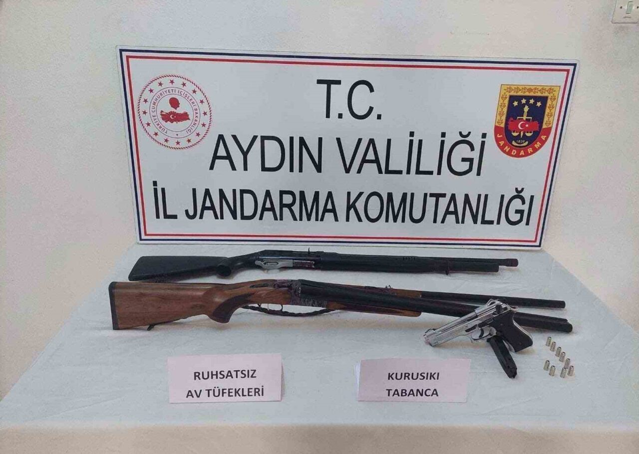 Aydın’ın Sultanhisar Mahallesi'nde jandarma, ruhsatsız silah ve mühimmatlara yönelik operasyonda