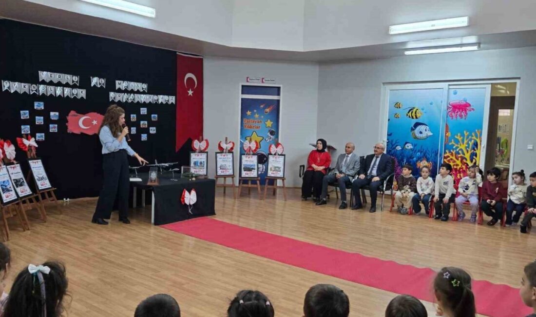 Sungurlu’da Anaokulu Öğrencilerine Savunma Sanayisinin Önemi Anlatıldı Çorum'un Sungurlu ilçesinde miniklere yerli savunma sanayisinin önemi anlatıldı. Şehit