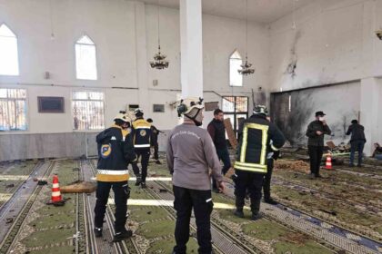 Suriye’de cami patlamasında can kaybı 8’e yükseldi