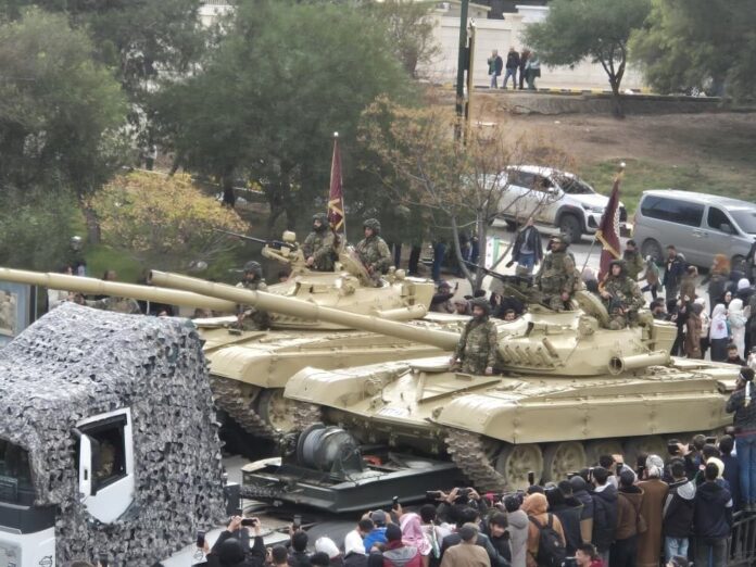 Suriye’de Esad’ın devrilmesinin yıl dönümünde yeni ordudan askeri geçit töreni