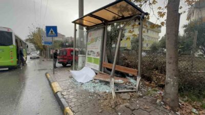 Kocaeli'nin Darıca ilçesinde, Cami Mahallesi Tuzla Caddesi'nde park halindeki 41