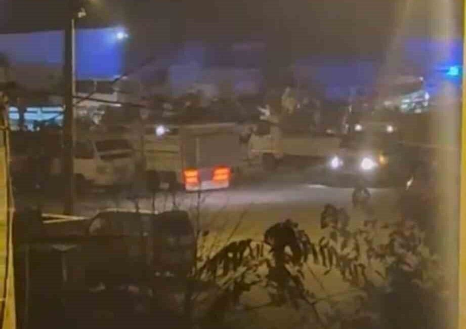 Susurluk’ta İki Grup Arasında Çıkan Kavga Araçları Tehdit Etti, Olayla İlgili Soruşturma Başlatıldı Susurluk'ta bir düğün salonunda iki grup arasında başlayan sözlü tartışma,