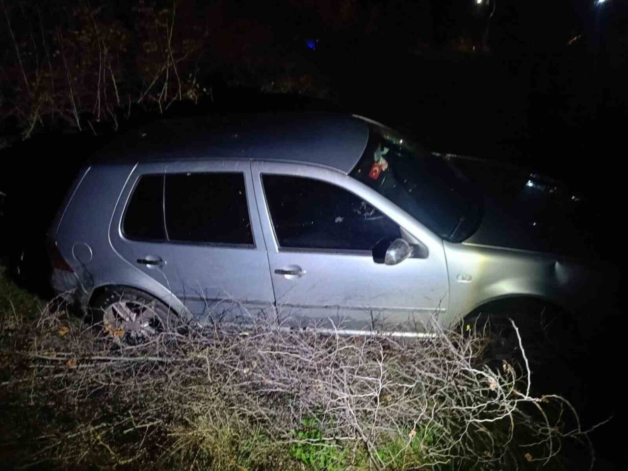 Balıkesir'in Susurluk ilçesinde E.İ. yönetimindeki otomobil, kontrolden geçerek şarampole uçtu.