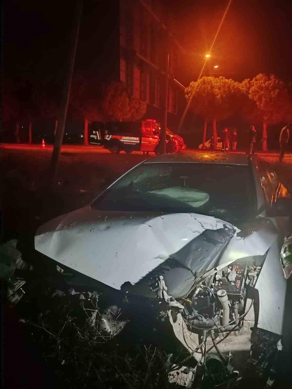 Balıkesir’in Susurluk ilçesinde M.C. yönetimindeki araç, kontrolü kaybederek kaza yaptı.