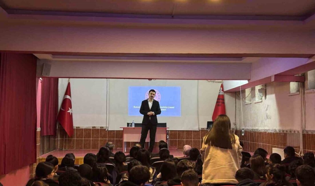 Susuz Kaymakamı Muhammed Emin Tutal, Kazım Karabekir Anadolu Lisesi'nde öğrencilerle