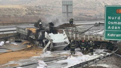 Gaziantep'te TAG Otoyolu'nda üç tırın çarpışarak yangın çıkarması sonucunda otoyolun