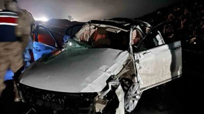 Diyarbakır'ın Çınar ilçesinde meydana gelen trafik kazasında, otomobilin takla atması
