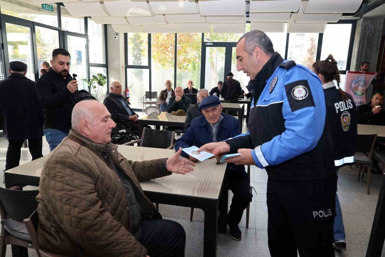 Talas Belediyesi, 60 yaş üstü vatandaşları dijital dolandırıcılıklara karşı bilinçlendirmek