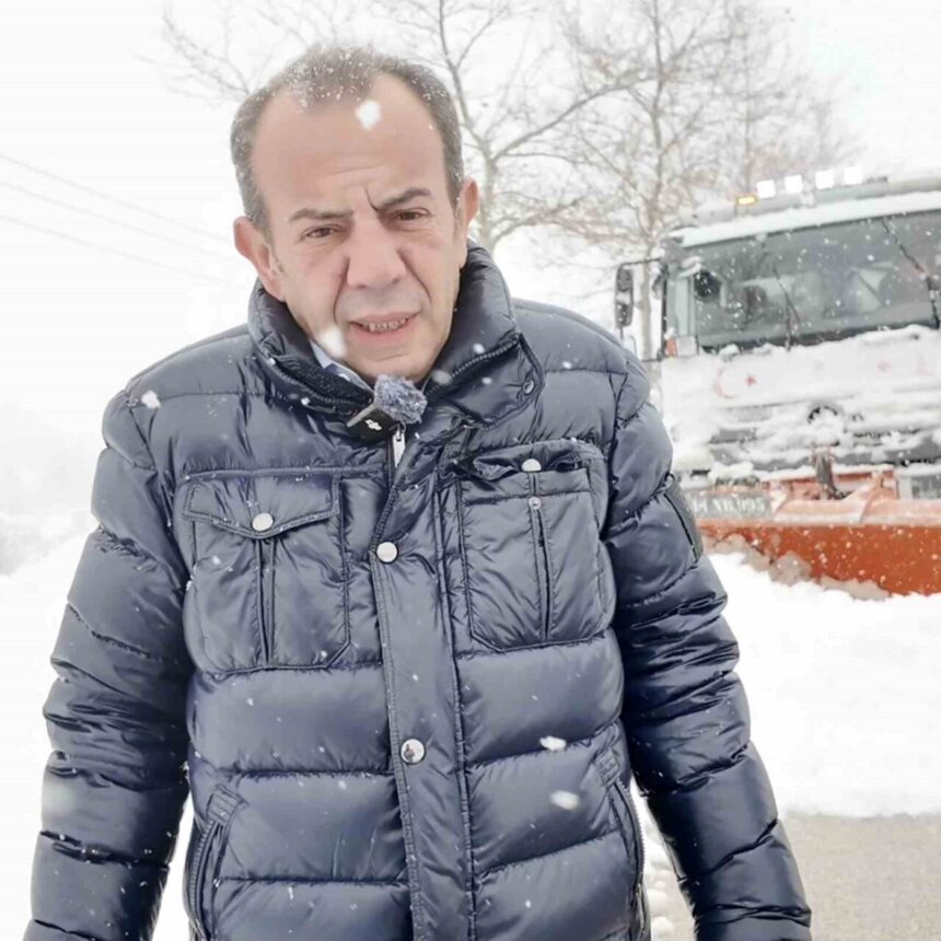 Bolu’da Başkan Özcan, yoğun kar yağışıyla yürütülen çalışmaları yerinde inceledi.