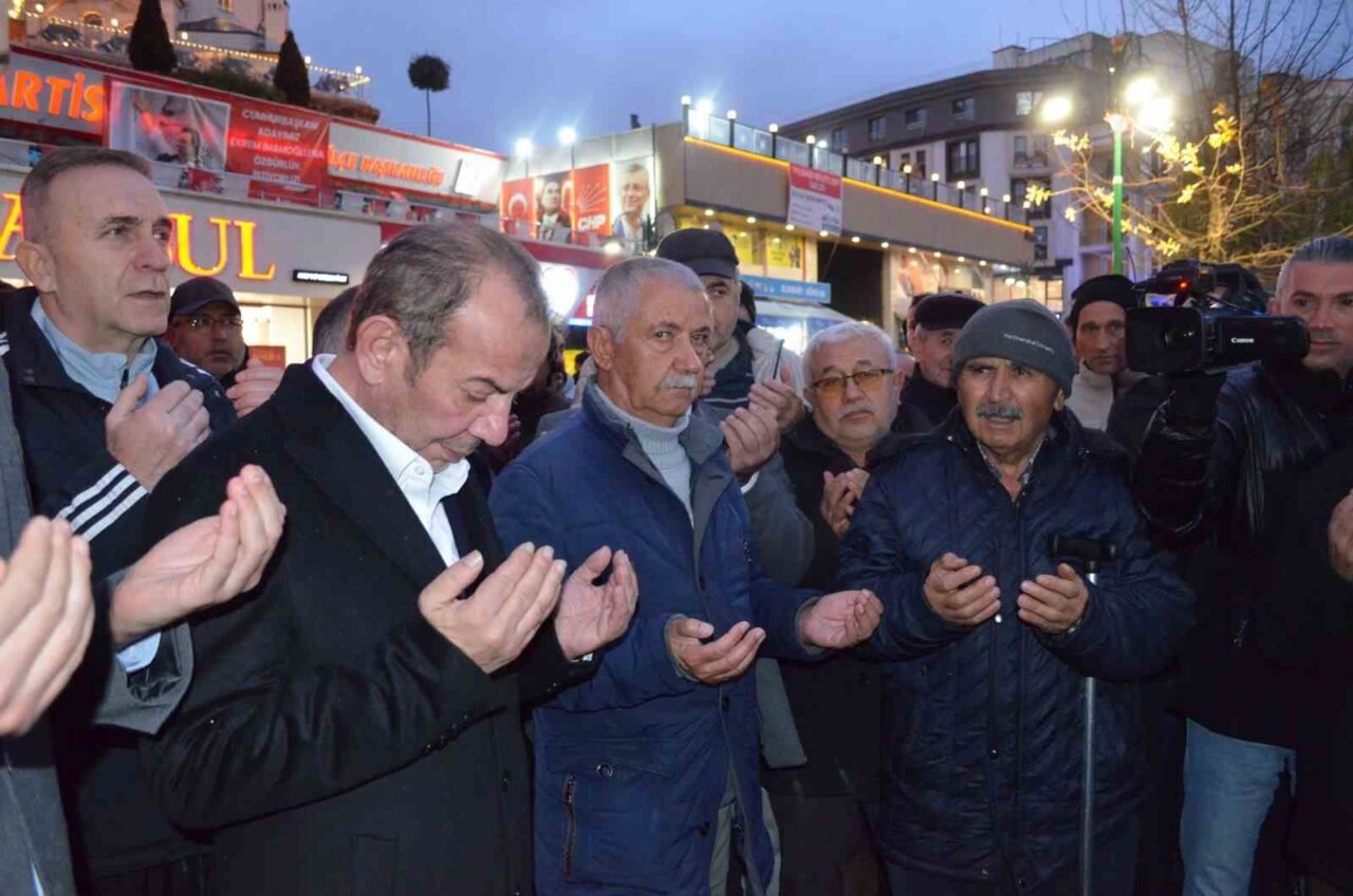 Bolu Belediye Başkanı Tanju Özcan, umreye gitmeden önce düzenlenen törende