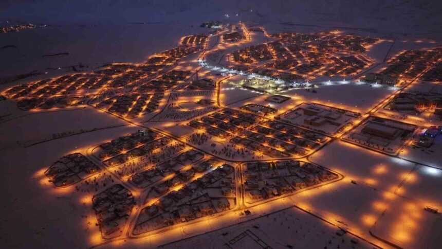 Hasankeyf’teki kar yağışı, ilçenin tarihi güzelliklerini gözler önüne serdi.