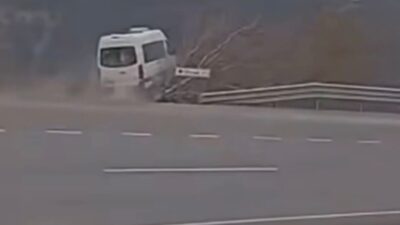 Gaziantep'in Nurdağı ilçesinde tarım işçilerini taşıyan E.Y. yönetimindeki minibüs şarampole