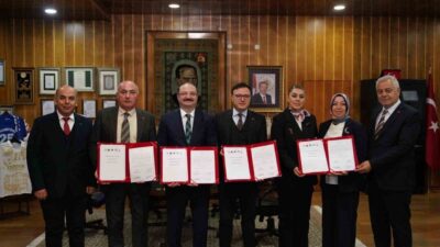 Kırsaldaki Kadınların Tarımsal Üretime Katılımını Artırmak için Protokol İmzalandı Erzurum'da "Tarımda Kadın Eli Projesi" için iş birliği protokolü imzalandı.