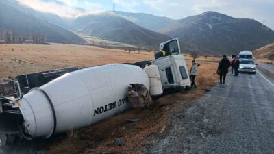 Bitlis’in Tatvan ilçesinde, özel bir firmaya ait beton mikseri direksiyon
