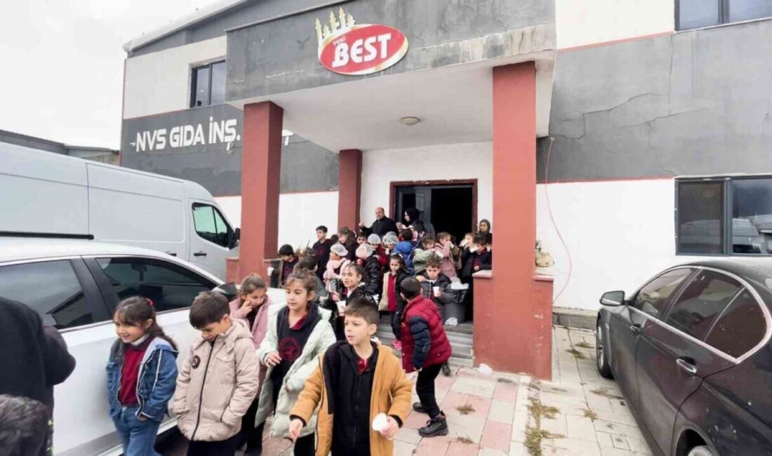 Bitlis’teki Öğrenciler, Yerli Üretim Bilincini Geliştirmek İçin Yoğurt Fabrikasını Ziyaret Etti Tatvan'daki Vangölü İlkokulu öğrencileri, Tutum, Yatırım ve Türk Malları Haftası