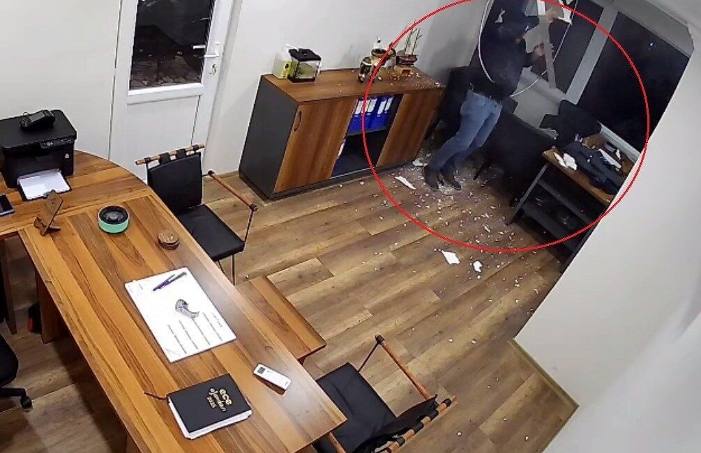 Ordu'nun Ünye ilçesinde, iş adamı Sinan Sevindik'in ofisini ziyaret eden